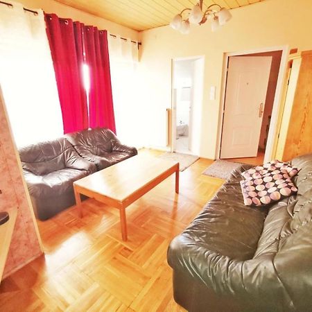 Apartman Poirot Balcony Erd Bagian luar foto
