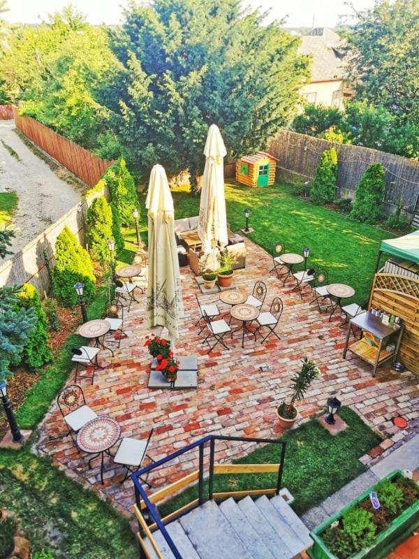 Apartman Poirot Balcony Erd Bagian luar foto