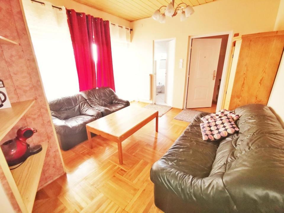 Apartman Poirot Balcony Erd Bagian luar foto