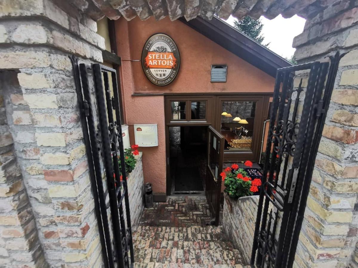 Apartman Poirot Balcony Erd Bagian luar foto